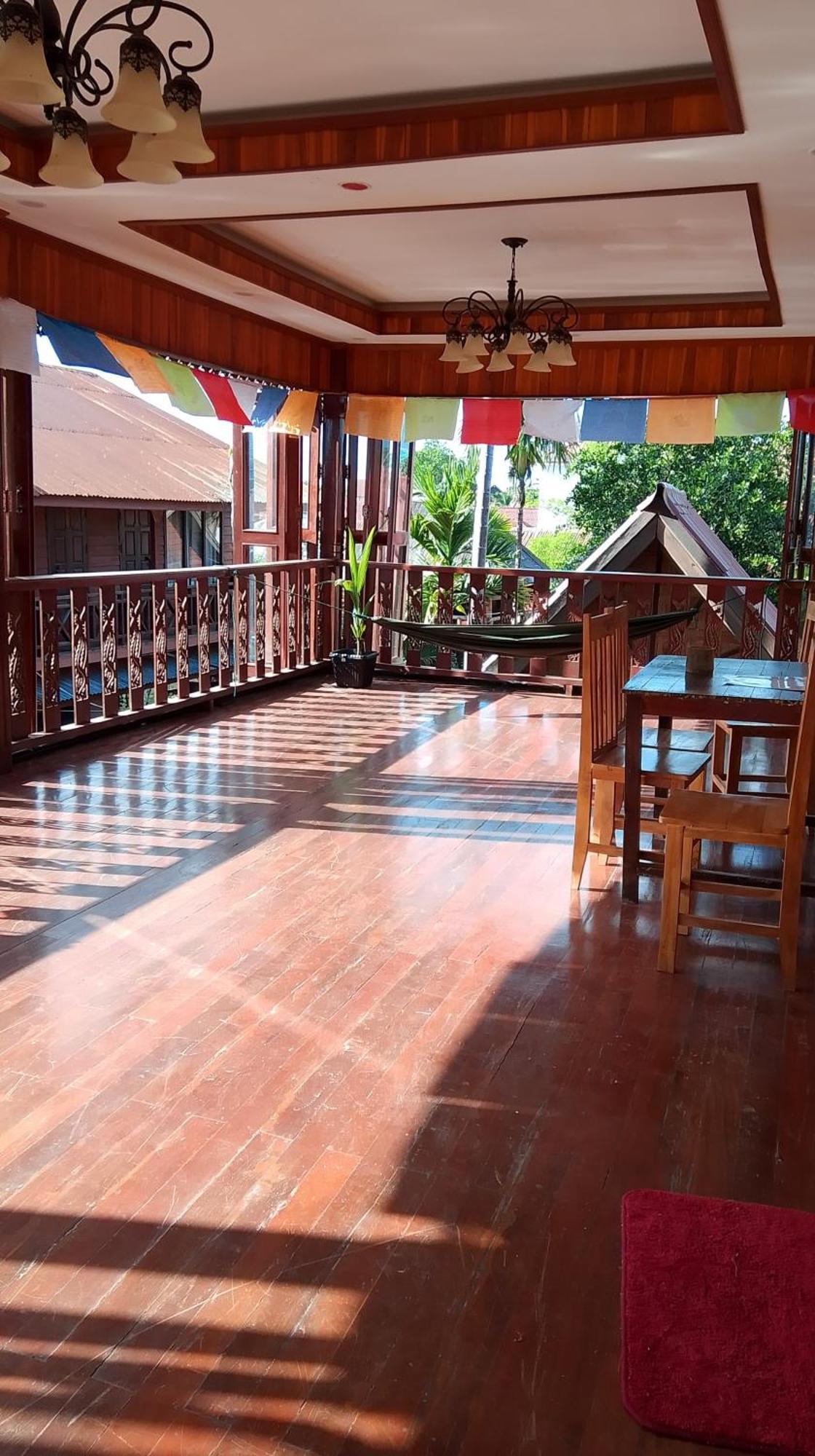 Tibet Restaurant And Hostel Nakasong ภายนอก รูปภาพ